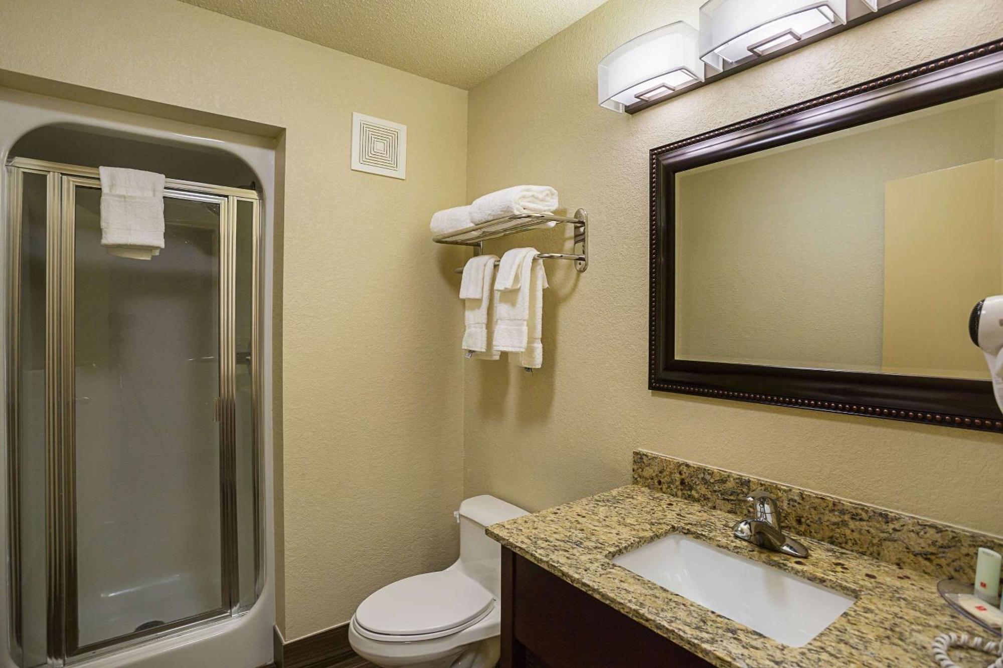 Clarion Inn & Suites Evansville Eksteriør bilde