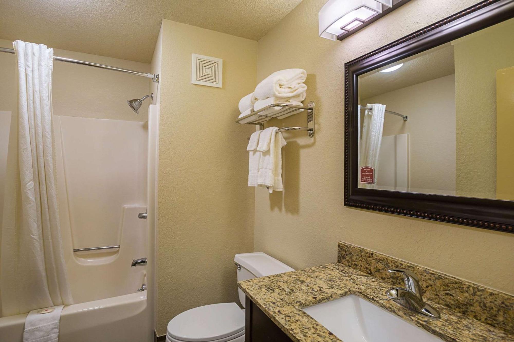 Clarion Inn & Suites Evansville Eksteriør bilde